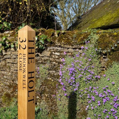 Personalised Oak Sign Posts | TraditionalWoodenGifts.co.uk