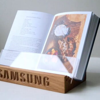 personalised-corporate-christmas-gifts-wooden-bookstand