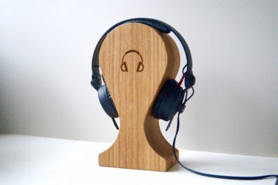 oak-head-phone-holder-engraved