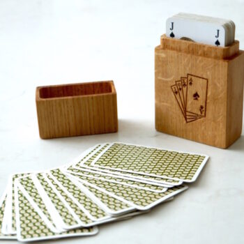 personalised-oak-playing-card-box-makemesomethingspecial.com