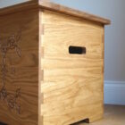 personalised-oak-storage-trunk-makemesomethingspecial.com